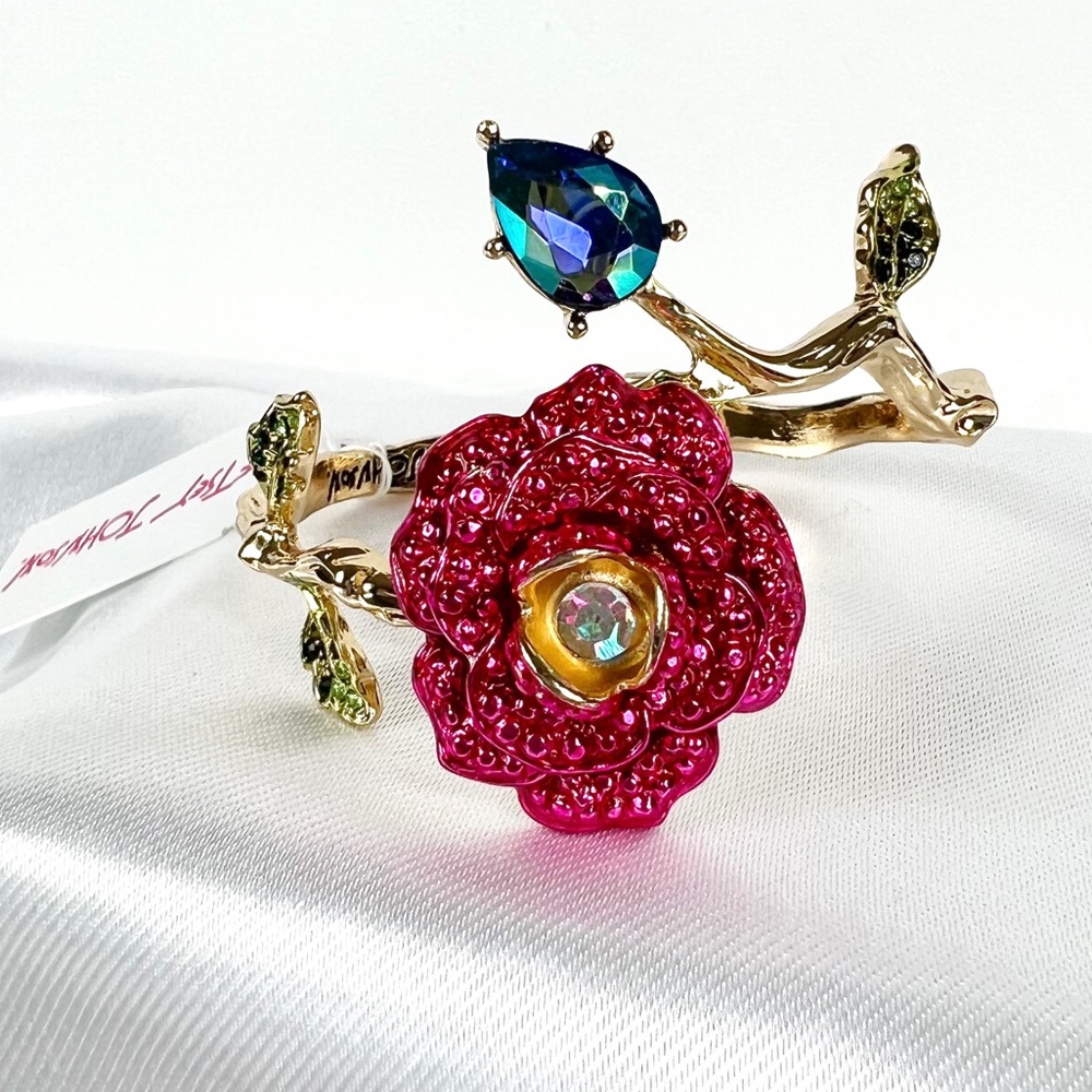 Betsey Johnson Rhinestone Rose Bracelet NEW